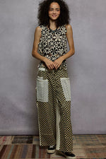 POL Round Neck Floral Crochet Sleeveless Cropped Top