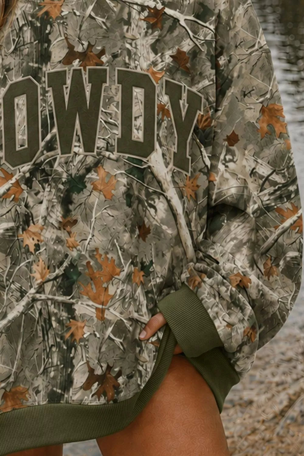 Oversized Camo Print 'HOWDY' Graphic Sweatshirt