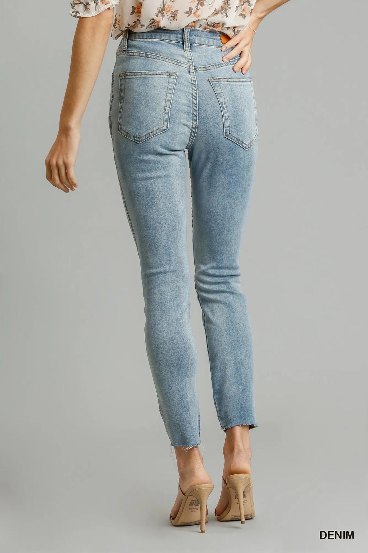 Umgee 5-Pockets Distressed Detail Stretch Denim Skinny Jeans with Unfinished Hem