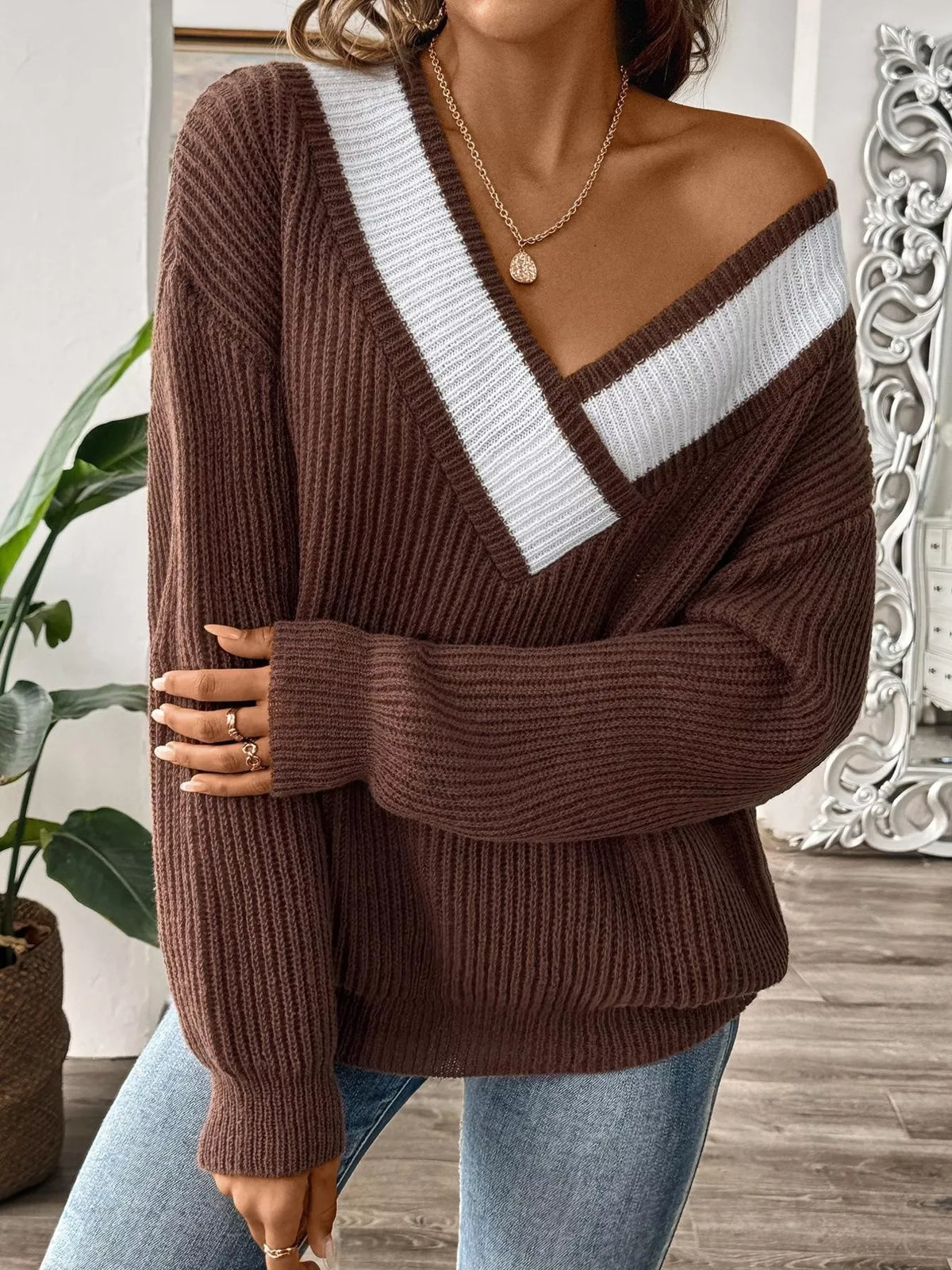 Contrast Trim V-Neck Ribbed Sweater