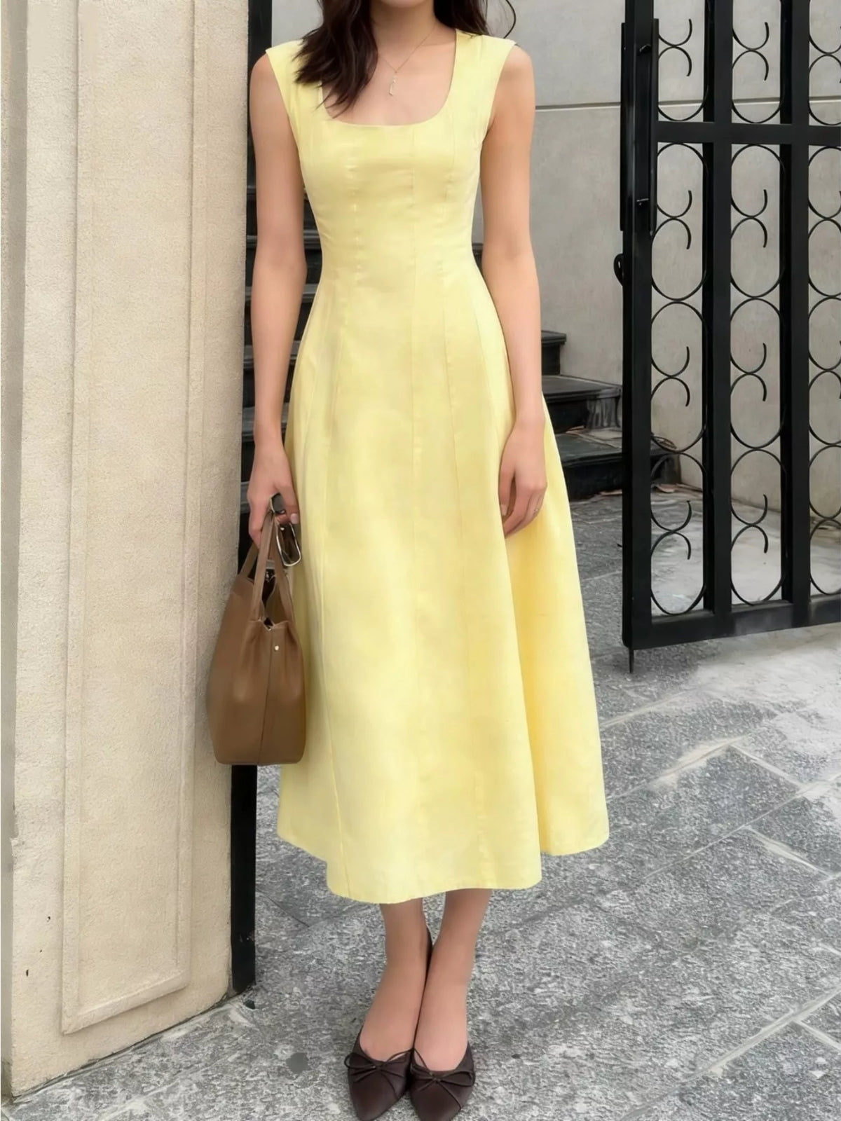 Sleeveless Scoop Neck A-Line Midi Dress