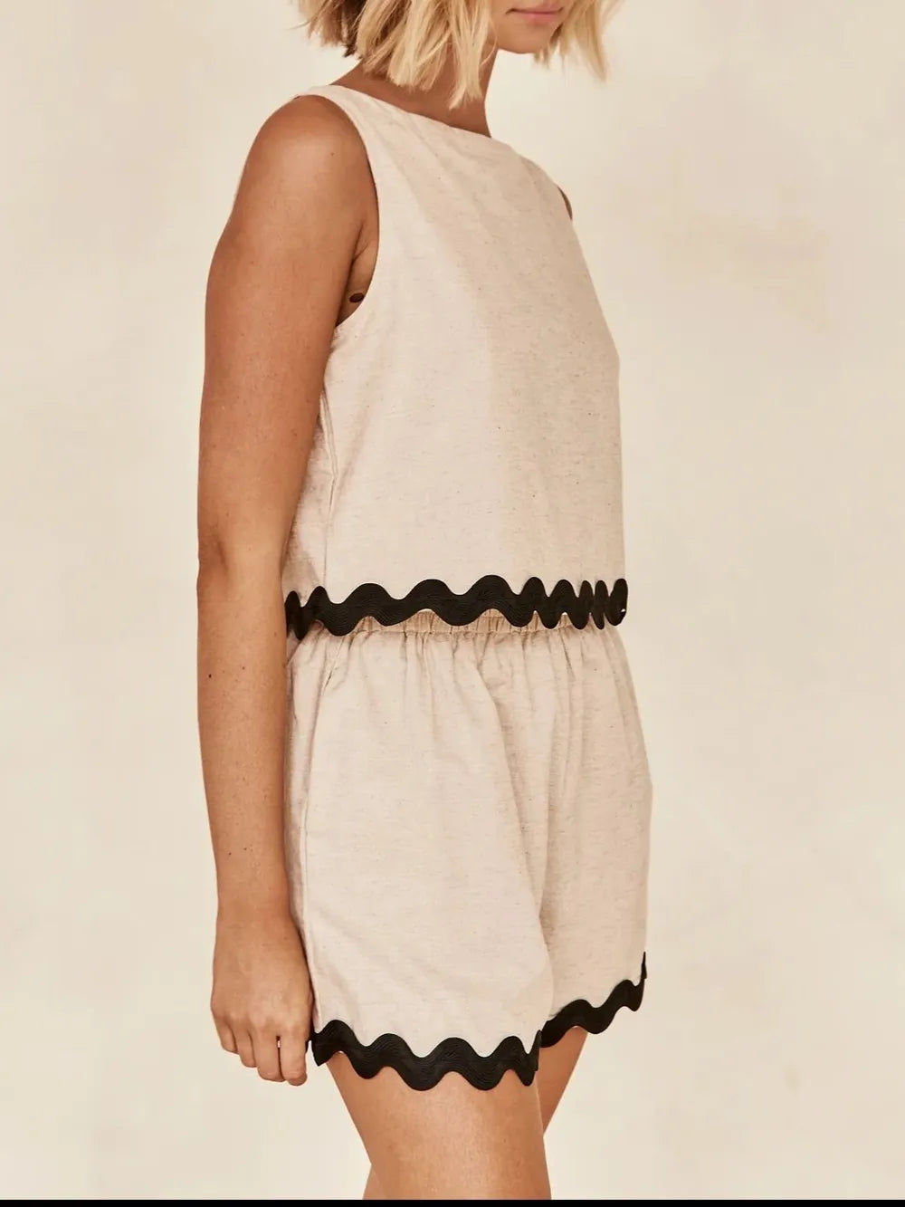 Contrast Trim Round Neck Tank and Shots Set