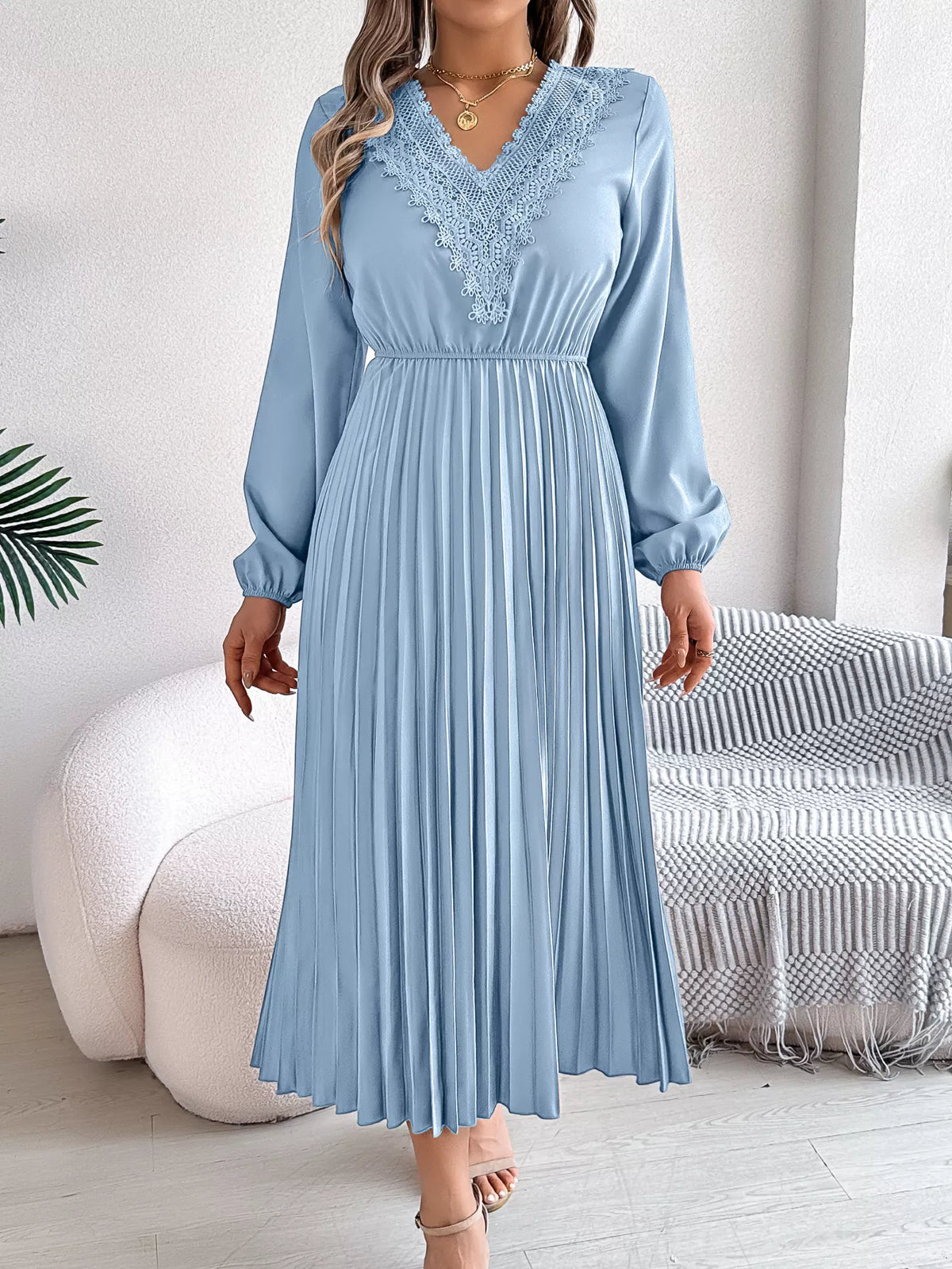 Lace Detail V-Neck Pleated Dress