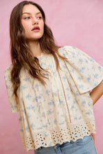 SO ME Floral Print Lace Trim Flutter Sleeves Blouse