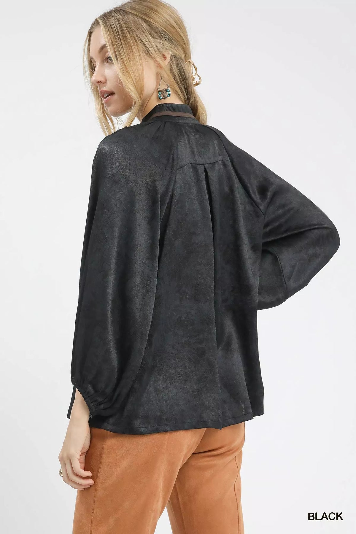 Umgee Crinkle Brocade Long Sleeve Blouse