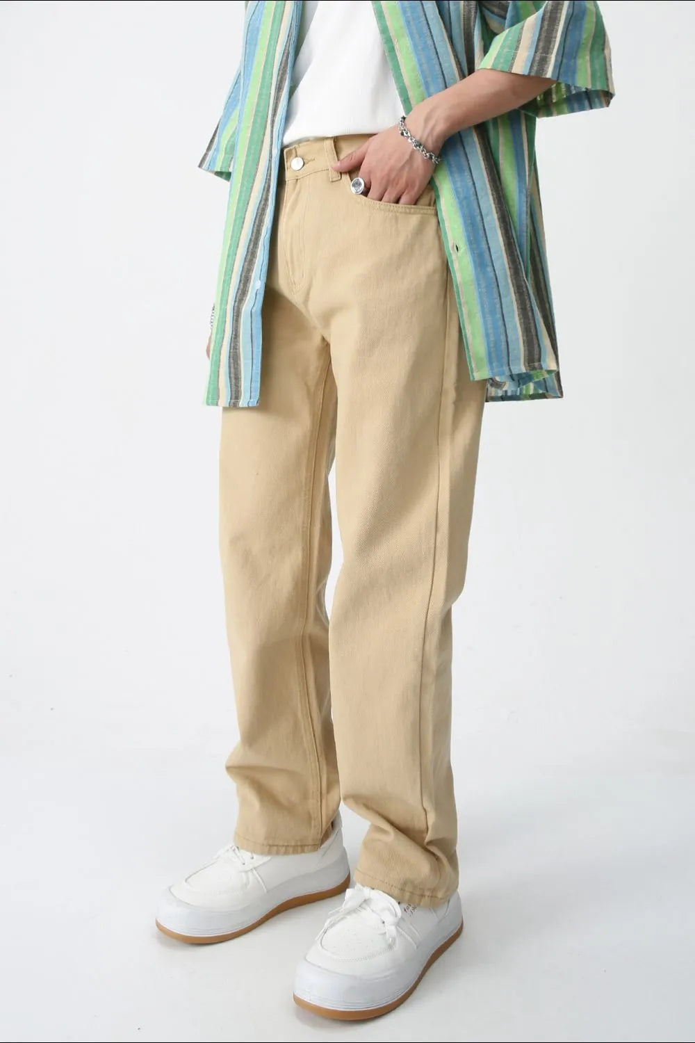 Mid Rise Jeans with Pockets