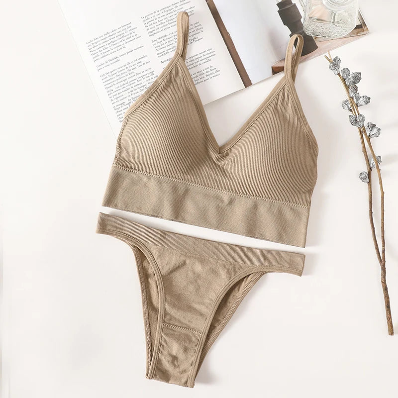 Women Seamless Bra Set Low Rise Brazilian Panties Wire Free Sports Bra Brassiere Sexy Lingerie Female Underwear Set