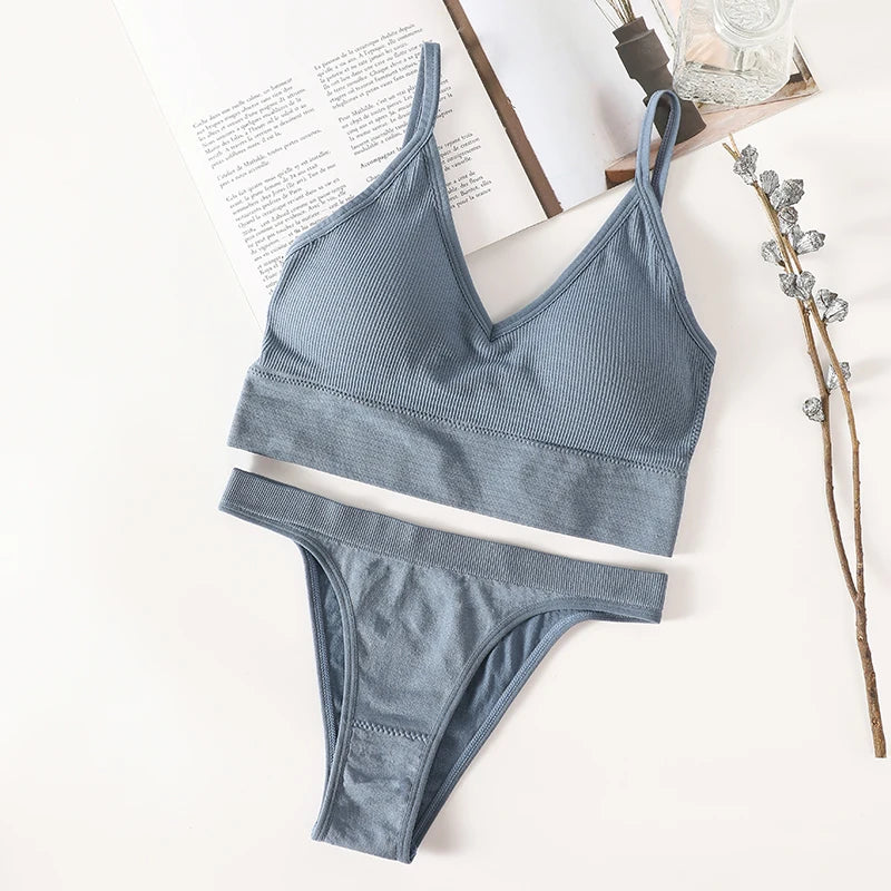 Women Seamless Bra Set Low Rise Brazilian Panties Wire Free Sports Bra Brassiere Sexy Lingerie Female Underwear Set