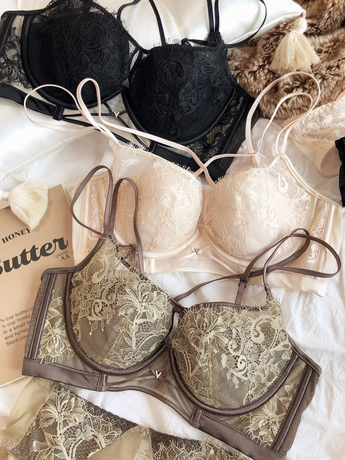 Sexy Hollow Bra Fashion Lace Flowers Embroidery Women Underwear Set French Push Up Brassiere Adjustable Plus Size Lingerie Sets