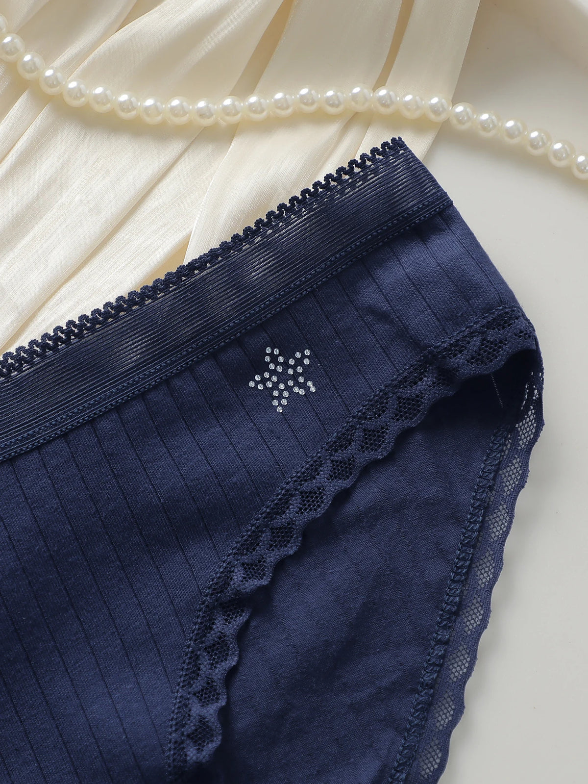 Women Ribbed Cotton Briefs Lace Trim Mid Waist Panties Soft Breathable Rhinestone Star Decor Ladies Daily Basic Underwear W134