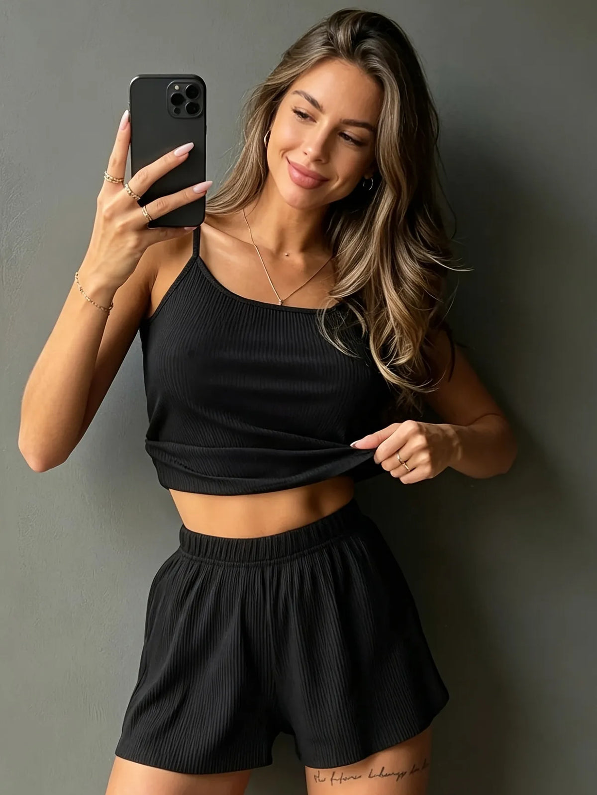 Women’s Ribbed Cami Shorts Pajama Set, Solid Color Spaghetti Strap Two-Piece Summer Loungewear for Home and Casual Wear