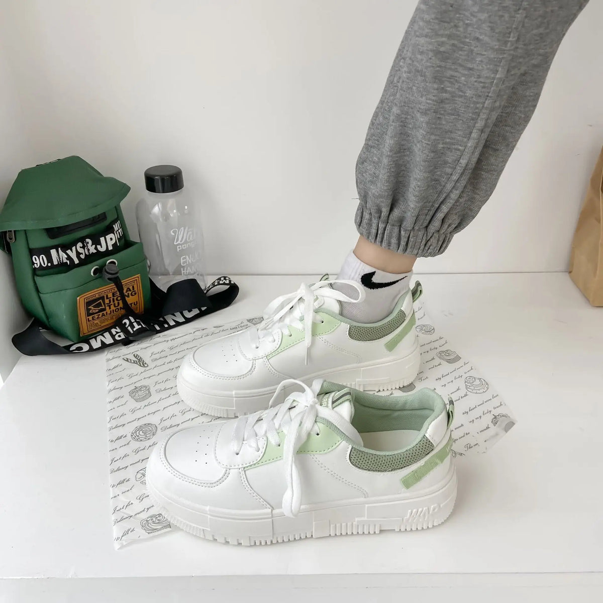 2022 Fashion Spring New Designer Hot Sale White Shoes Female Platform Sneakers Women Tenis Feminino Casual Female Shoes Woman