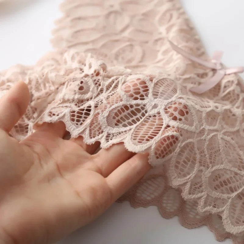 Women Lace Bra and Panties Set V-Neck Hollow Lace Underwear Set Embroidery Scallop Edge Bralette Sexy Lingerie Set Intimates