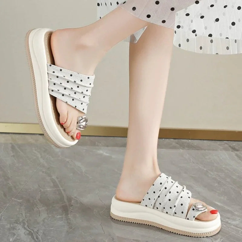 2026Women Beach Slippers New Summer Open Toe Sandals Non Slip Casual Outdoor Flip-flops High Platform Footwear