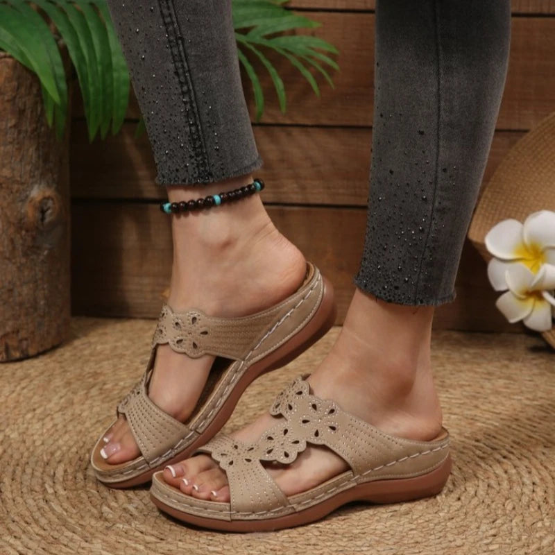 New Women Slippers Embroider Flowers Leather Women's Sandals Outdoor Light Casual Wedges Slippers Slip on Summer Shoes for Woman