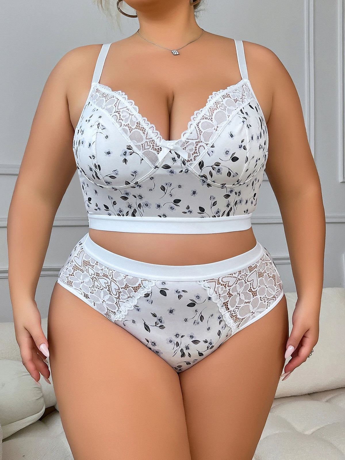 Plus Size Leaf Print Lingerie Set, Sexy Lace Spliced Wireless Push-up Support Bra with Adjustable Straps