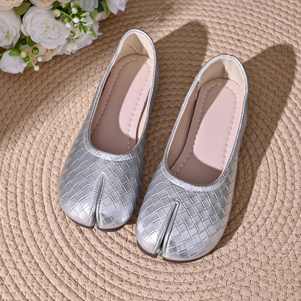 Women Tabi Split Toe Woven Embossed Ballet Flats Slip On Faux Leather Lightweight Casual Daily Walking Flat Shoes