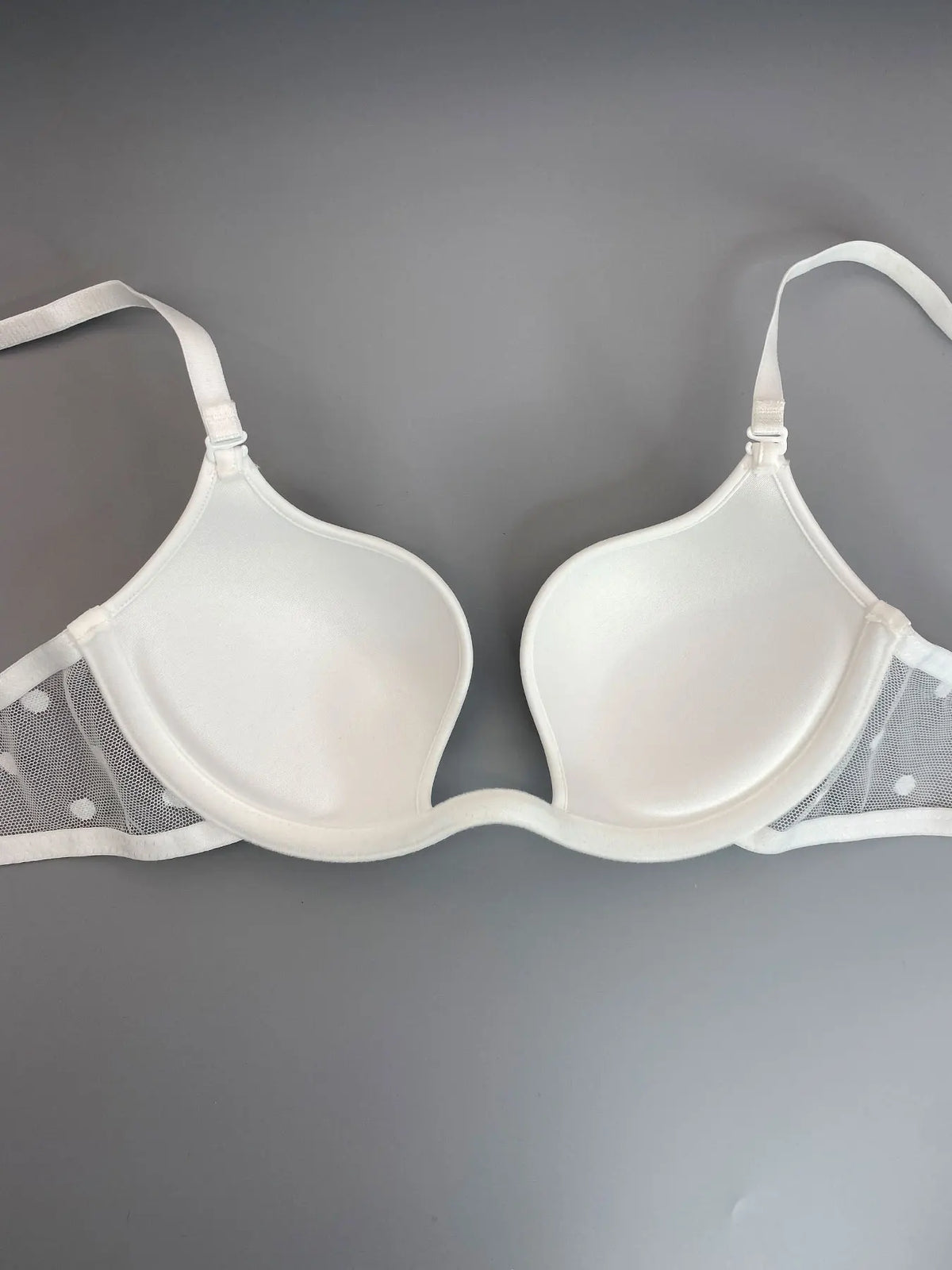 Polka Dot Mesh Sexy Push-Up Bra, Popular in Europe and America, Thin on Top and Thick on Bottom, Deep V Seductive Bra