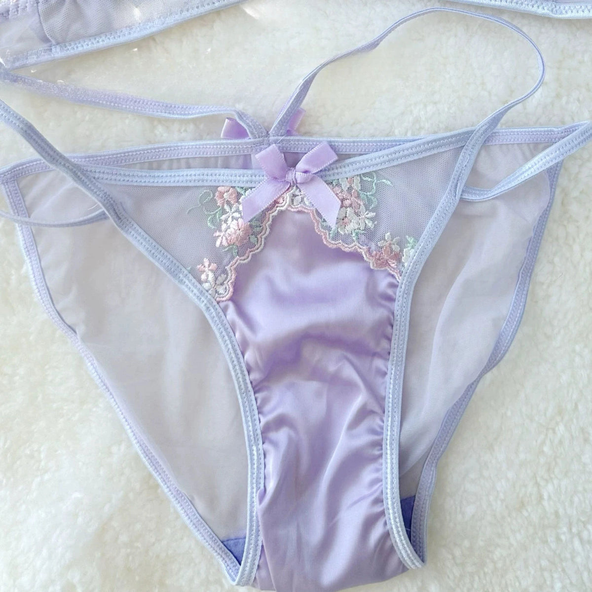MOYISU Luxury Classic Thin Embroidery Light Luxury Silk French Underwear Sexy Pure Desire Lace Bra Set Small Chest Triangle Cup