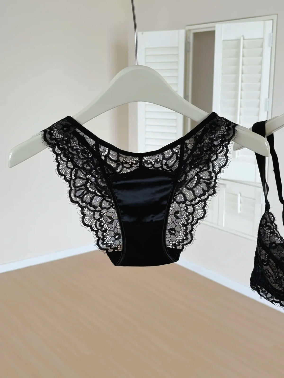 French Style U-Back Lace Minimizer Bra Set for Women | Big Bust Support Deep V Anti-Sagging | Sexy Summer Lingerie MOYISU Panty