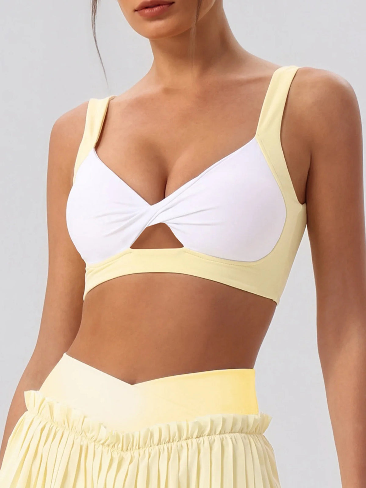 Sexy Detachable Sports Bra Women Color Contrast Hollow Out Front Twisted Gym Workout Yoga Underwear Athletic Training Crop Top