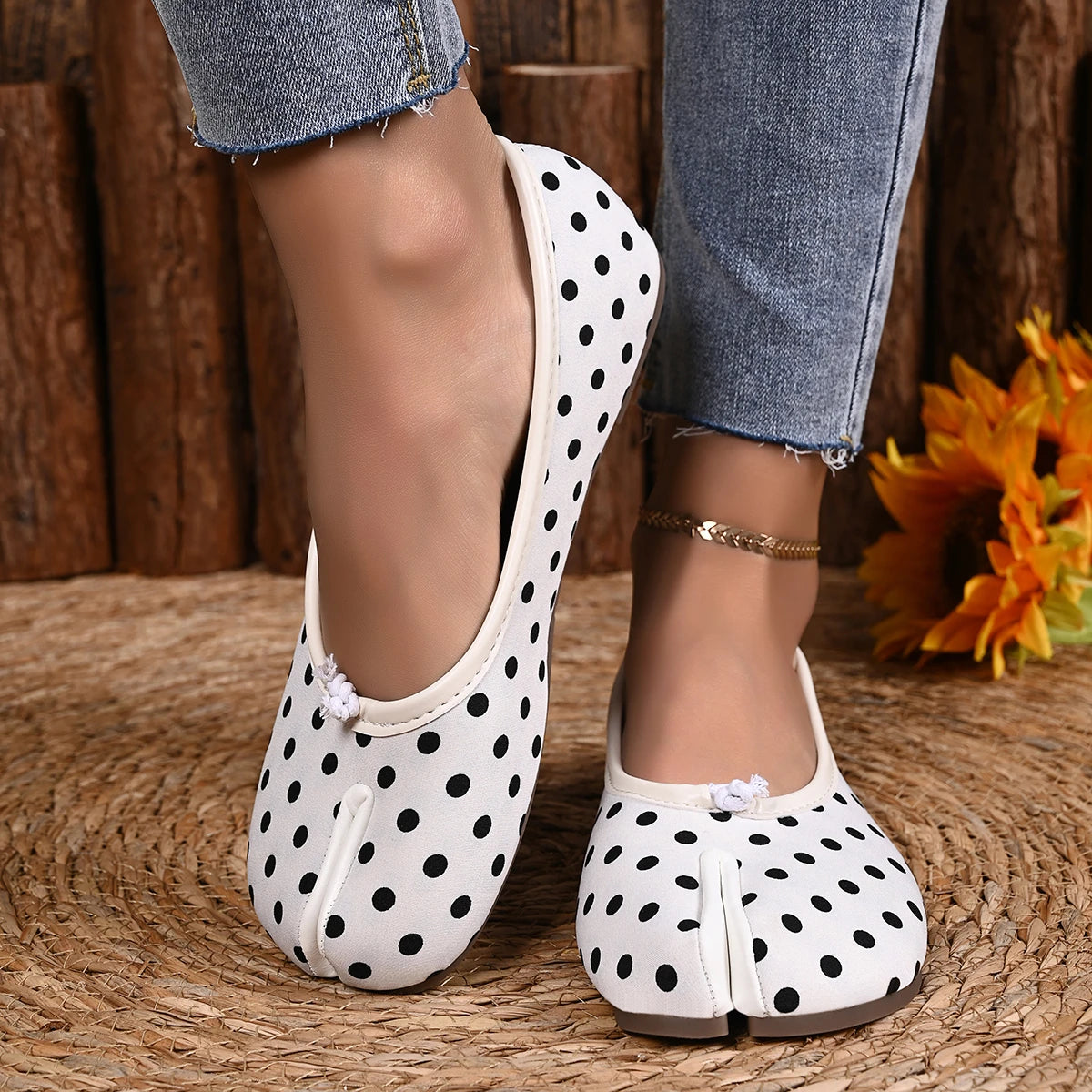 Women Tabi Split Toe Polka Dot Ballet Flats Bow Decor Slip On Soft Sole Lightweight Retro Casual Daily Walking Shoes