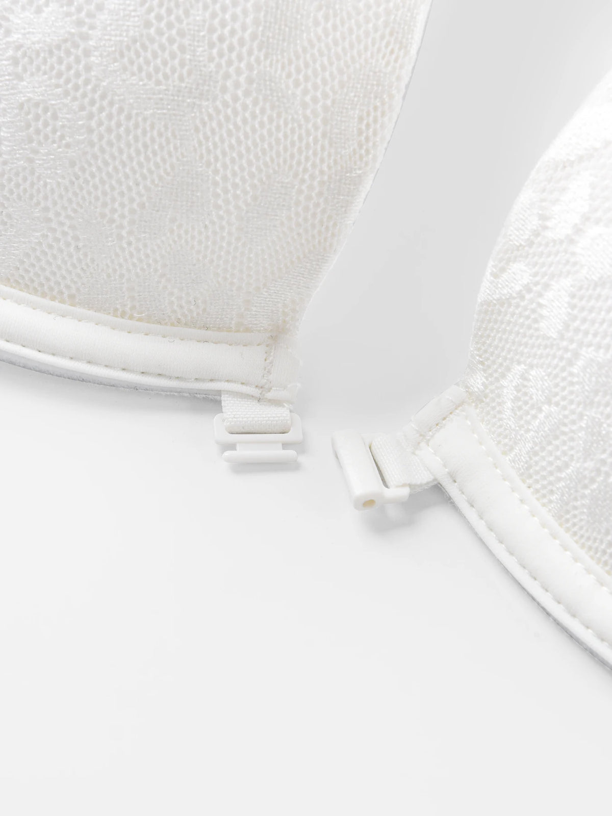 Women's Sexy Front Closure Push Up Bra Seamless Smooth Bra with underwire Makes Chest Look Smaller Lingerie beige