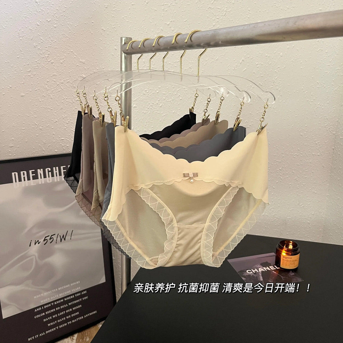 WOMEN Lace underwear, seamless, comfortable, high-elastic, hip-covering briefs, breathable mulberry silk, antibacterial crotch