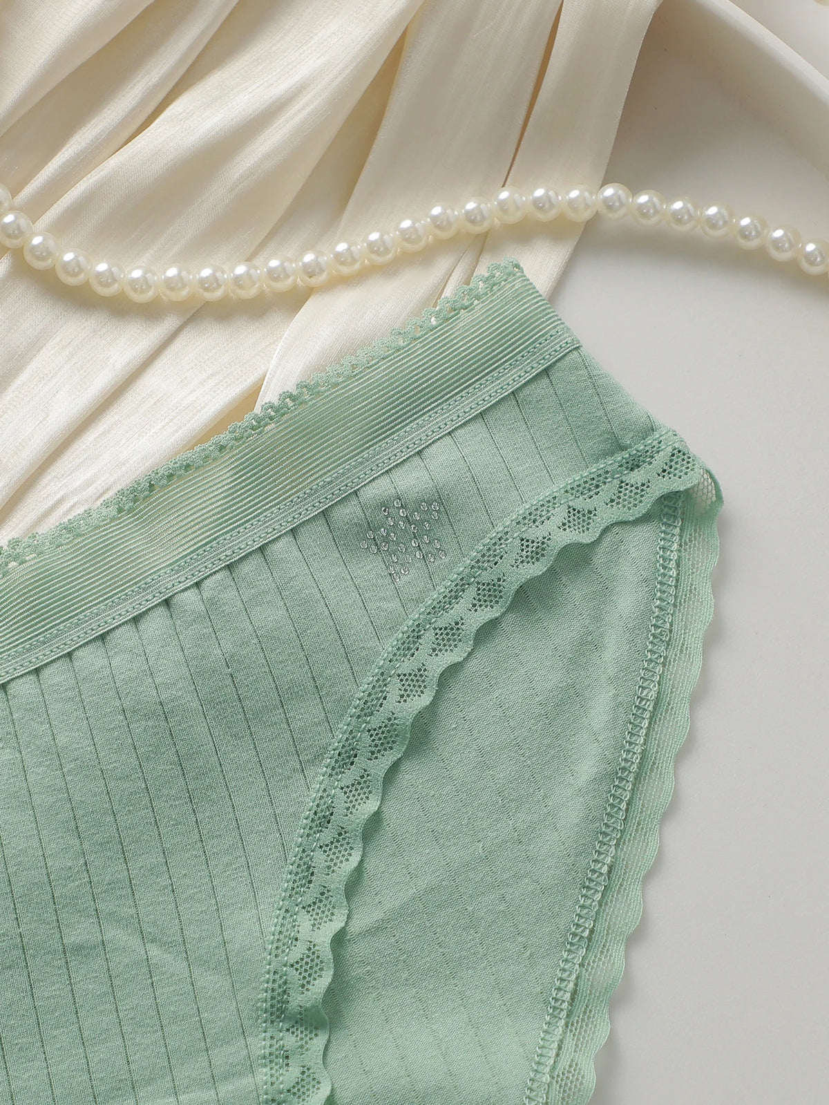 Women Ribbed Cotton Briefs Lace Trim Mid Waist Panties Soft Breathable Rhinestone Star Decor Ladies Daily Basic Underwear W134