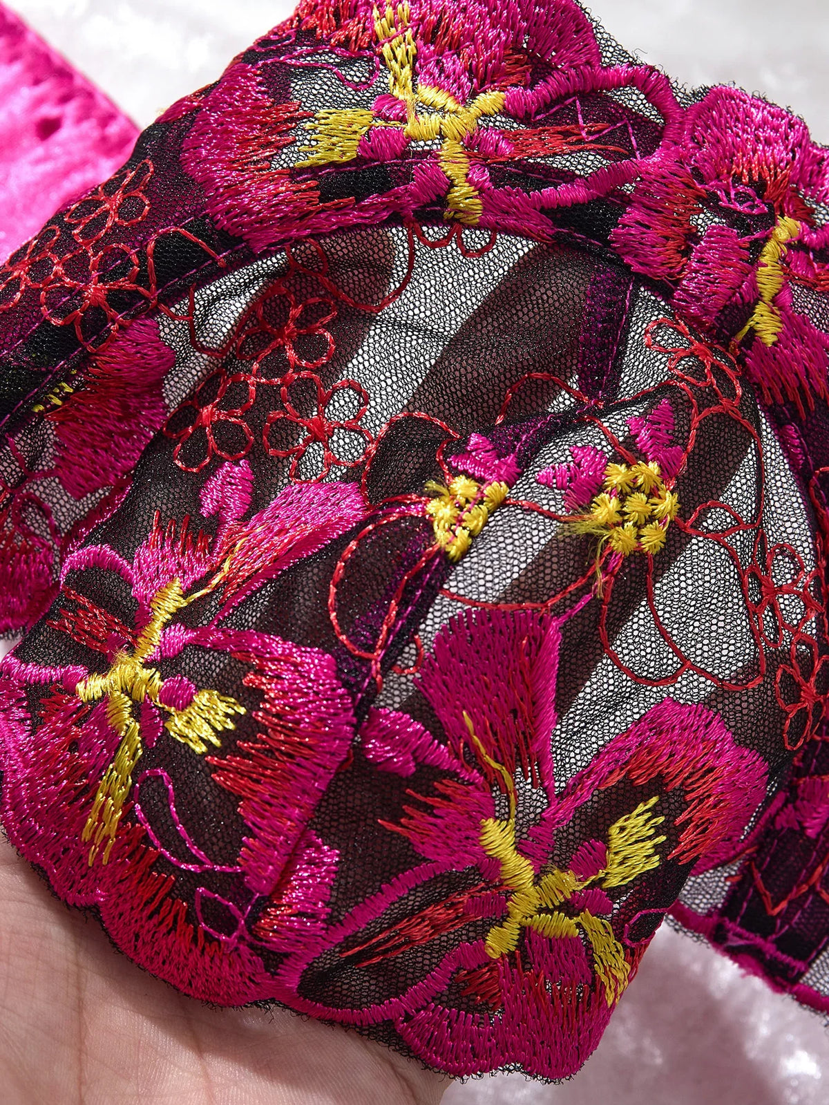 Sexy Rose-red Lingerie Including A Bra and Panties with Daisy Patterns As Well As Acomfortable Home-style Bra & Brief Sets