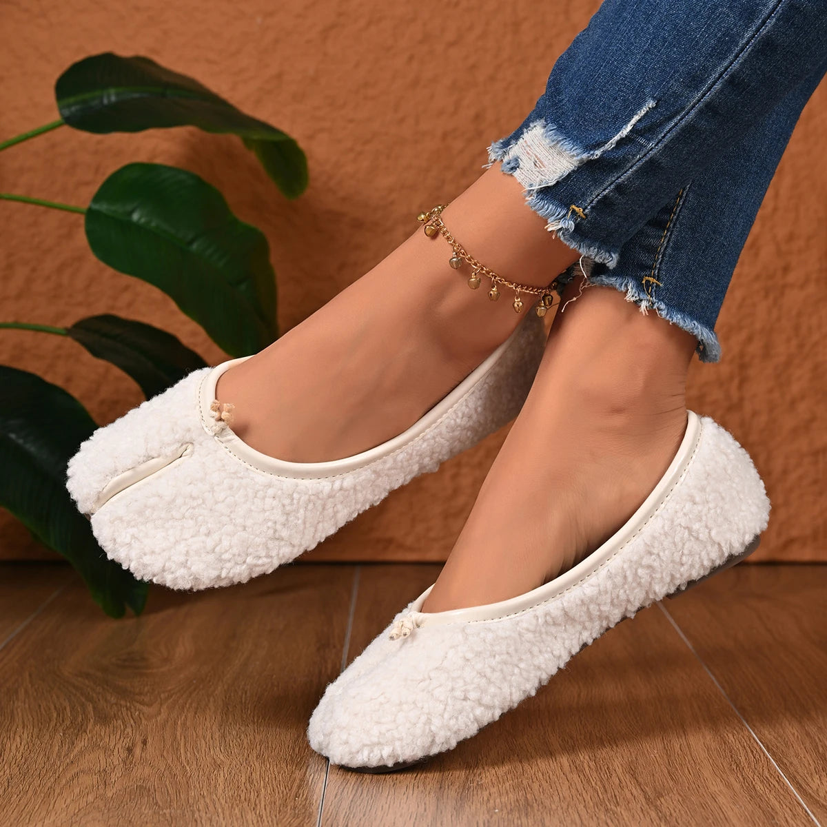Women Tabi Split Toe Fuzzy Fleece Ballet Flats Slip‑On Warm Plush Soft Sole Winter Casual Daily Flat Shoes