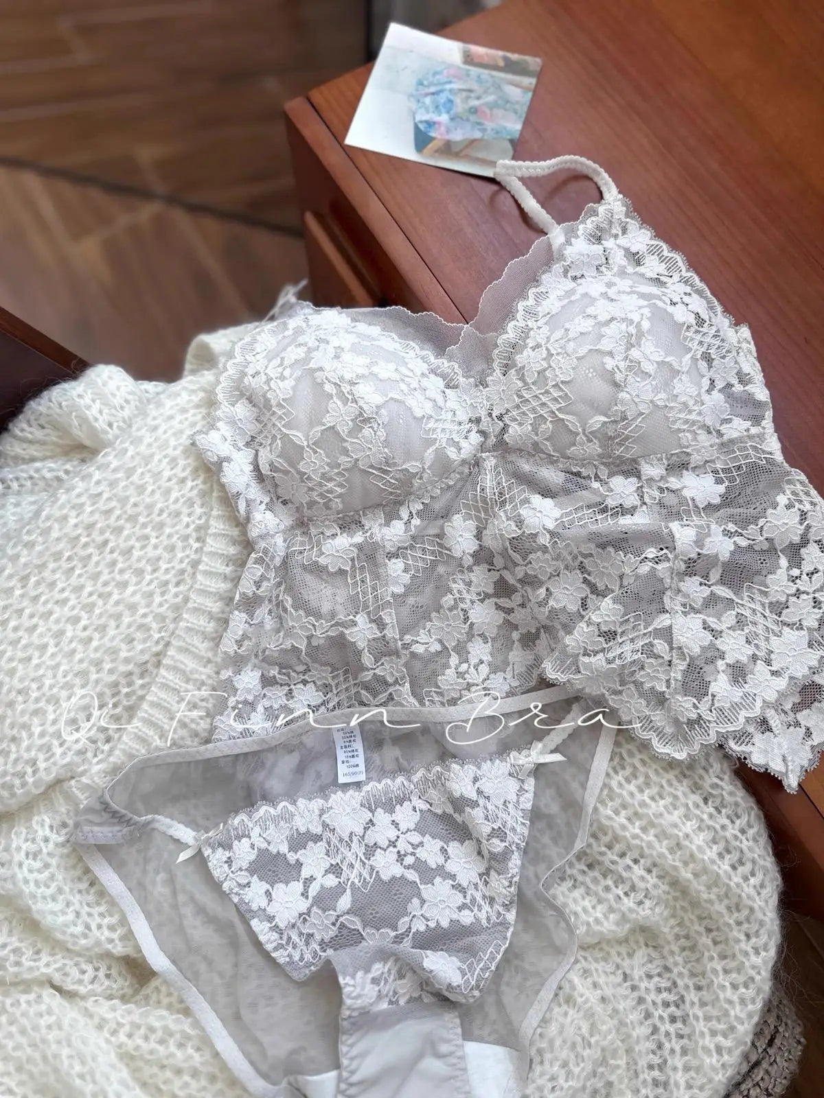 Sexy French Lace Halter Bra Summer Bralette Small Bust Wrinkle-Free Adjustable Straps Beauty Back Vest Wirefree Comfort Bra Set
