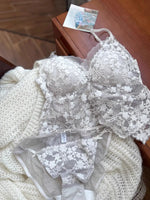 Sexy French Lace Halter Bra Summer Bralette Small Bust Wrinkle-Free Adjustable Straps Beauty Back Vest Wirefree Comfort Bra Set