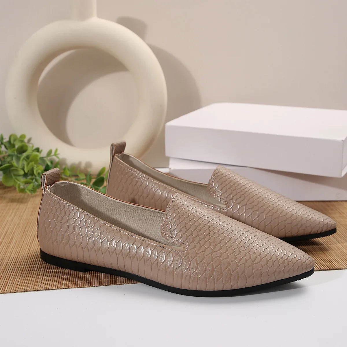 Summer Large Size 43 Women Shoes 2025 Simple Lightweight Flat Shoes Women Pointed Non Slip Soft Sole Casual Shoes Women Loafers