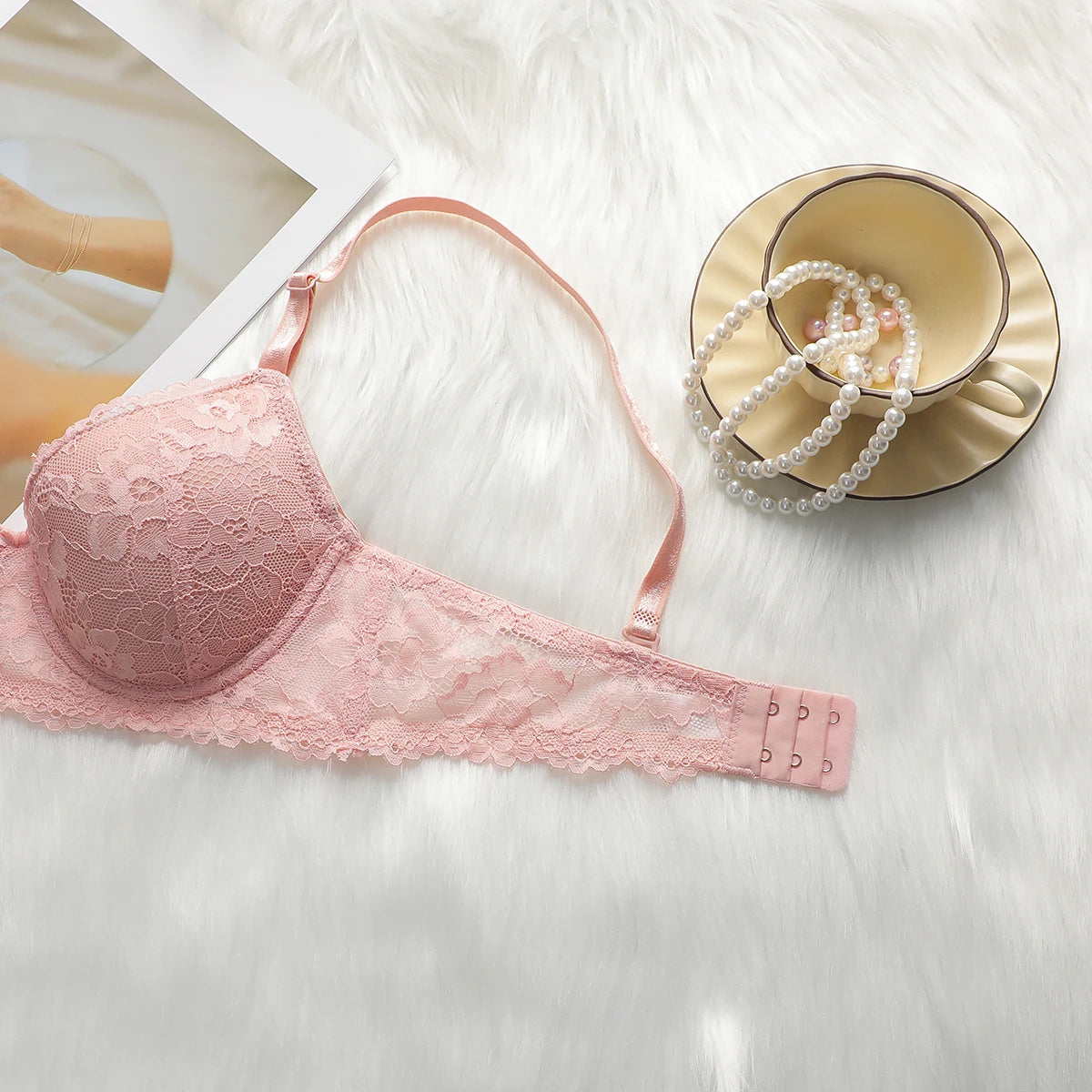 Beautiful Design Sexy Underwear Women's Pink Lace Underwear Back Button Bra Top Flower Comfortable Close fitting Underwear B6048
