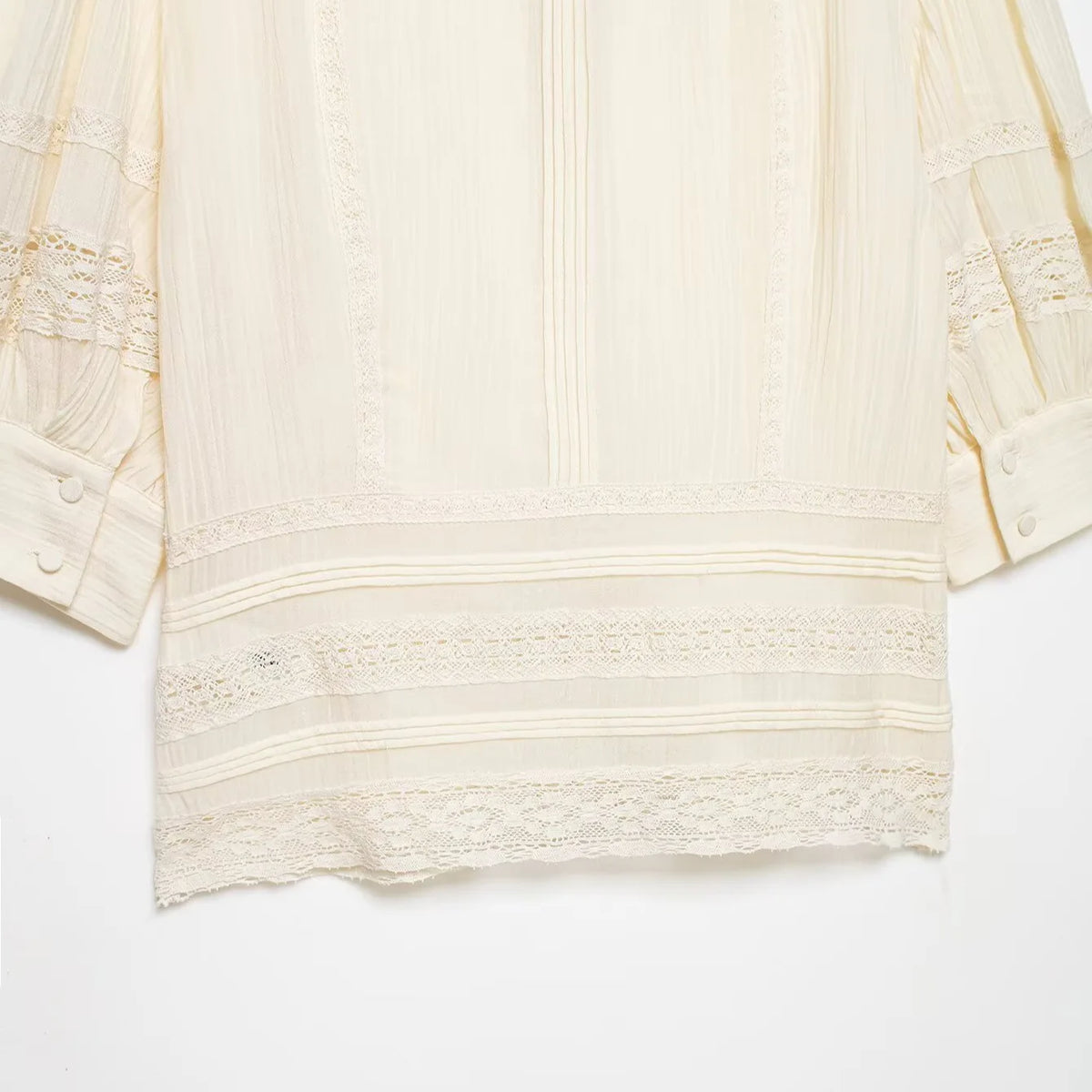 Women's Fashion Lace Romantic Style Shirt Women White Lace Trim Puff Sleeve Neck Button Front Casual Shirt For Daily Wear RJWE