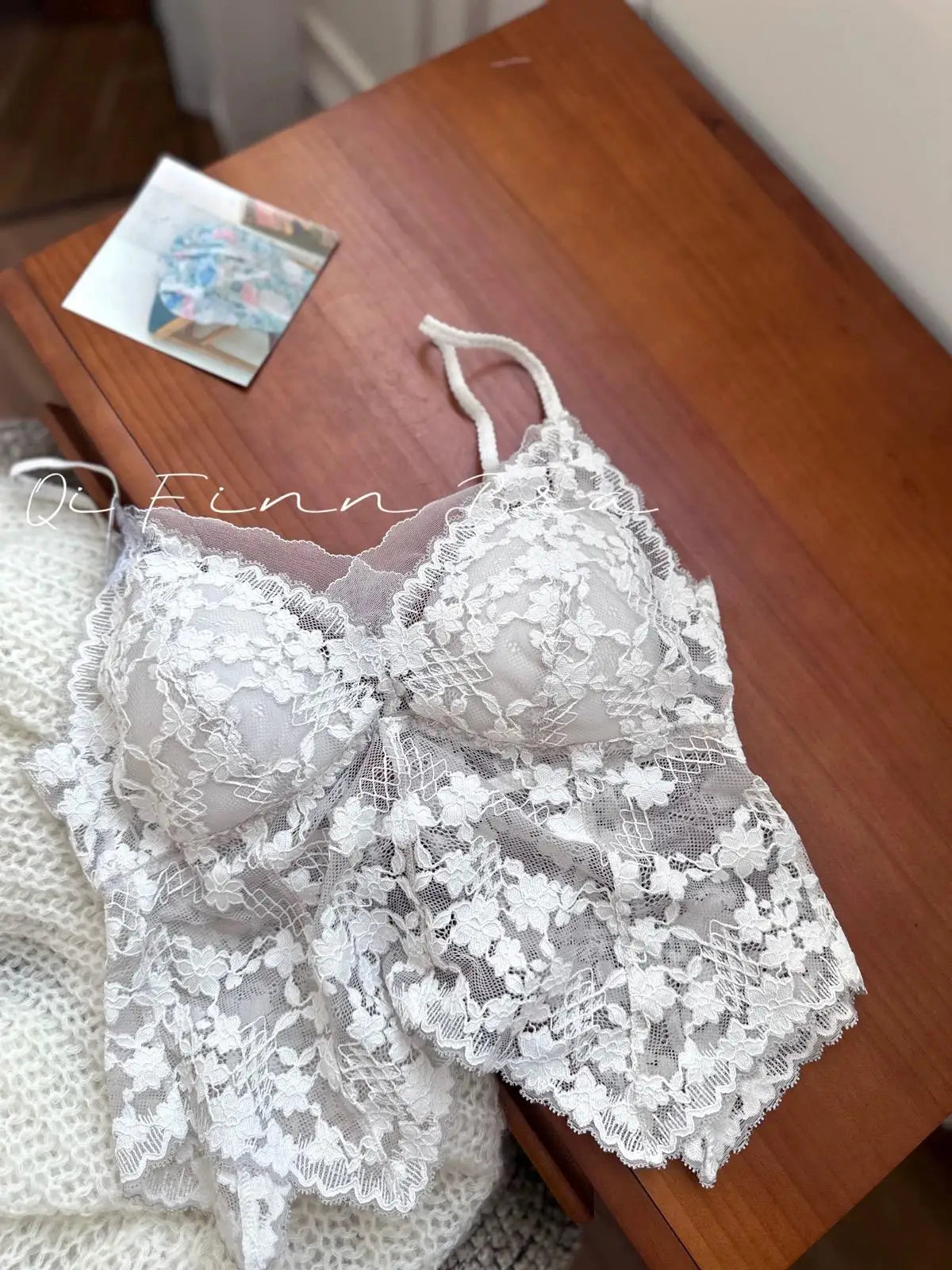 Sexy French Lace Halter Bra Summer Bralette Small Bust Wrinkle-Free Adjustable Straps Beauty Back Vest Wirefree Comfort Bra Set