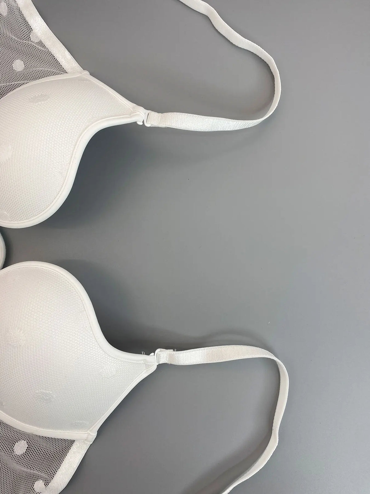 Polka Dot Mesh Sexy Push-Up Bra, Popular in Europe and America, Thin on Top and Thick on Bottom, Deep V Seductive Bra