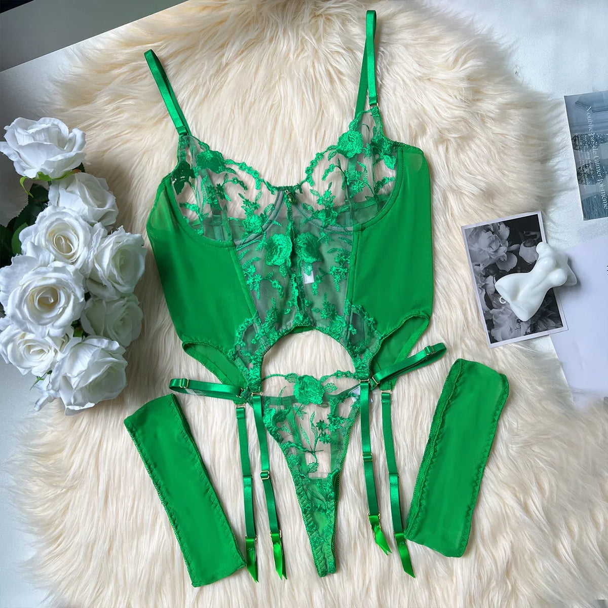 Toucheart Sexy Lingerie Embroidery Printing Bra Garters Set For Women Mesh See- Through Hollow Out Exotic Sexy Underwear Suit