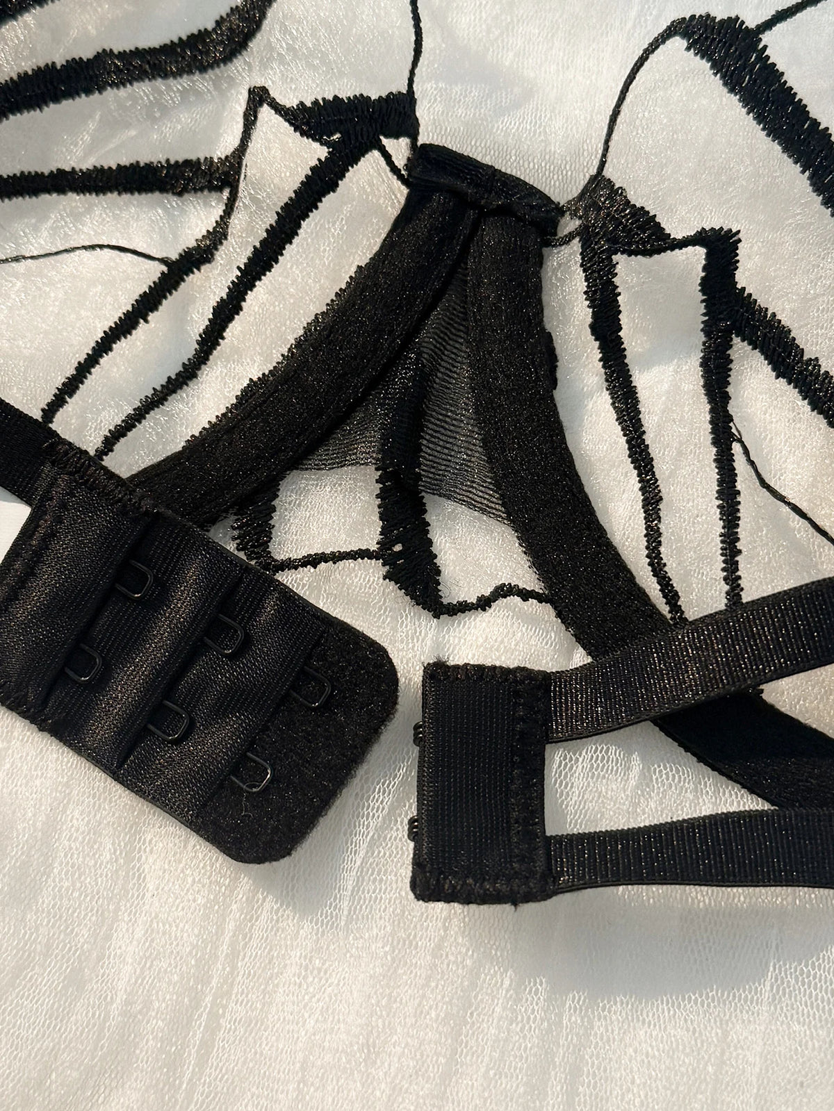 Black Leaf Embroidery Sheer Mesh Lingerie Set Underwire Bra & Adjustable Thong Women Sexy Underwear ZA824058