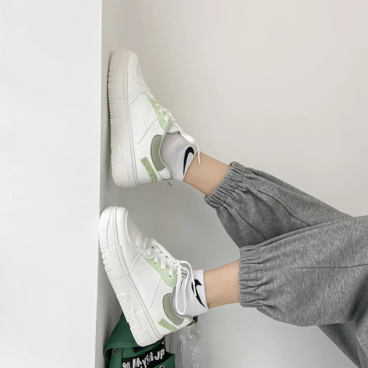 2022 Fashion Spring New Designer Hot Sale White Shoes Female Platform Sneakers Women Tenis Feminino Casual Female Shoes Woman