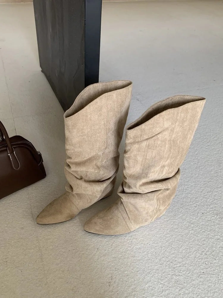2026 New Winter Vintage Pleated Women Mordern High Boots Designer Slip on Pointed Toe Internal Elevation Shoes Botas De Mujer