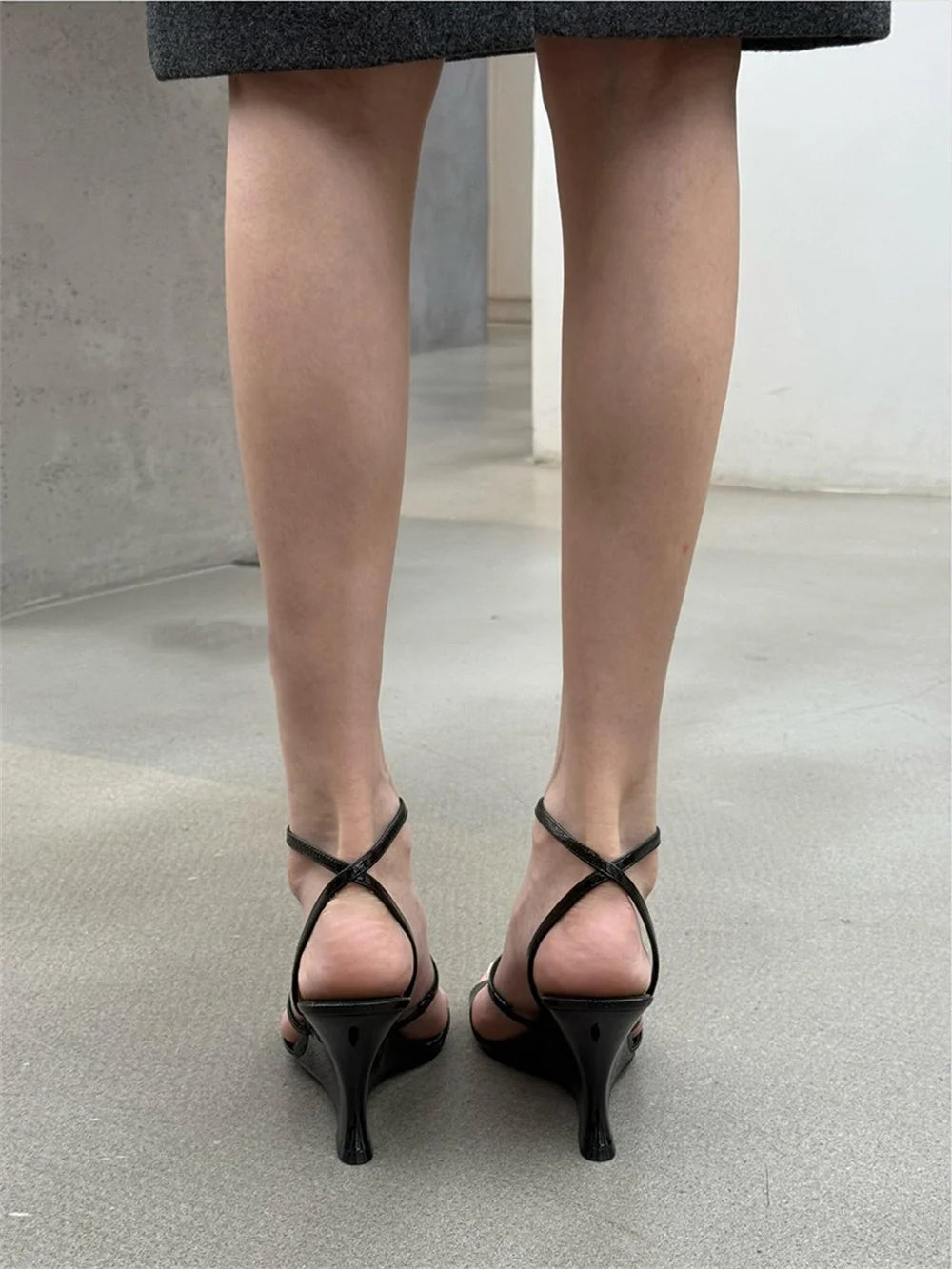 New Sexy Black Thin Buckle Straps Wedges Sandals Women Elegant Denim Blue Unique Curved Wedge High Heel Summer Party Heels Shoes