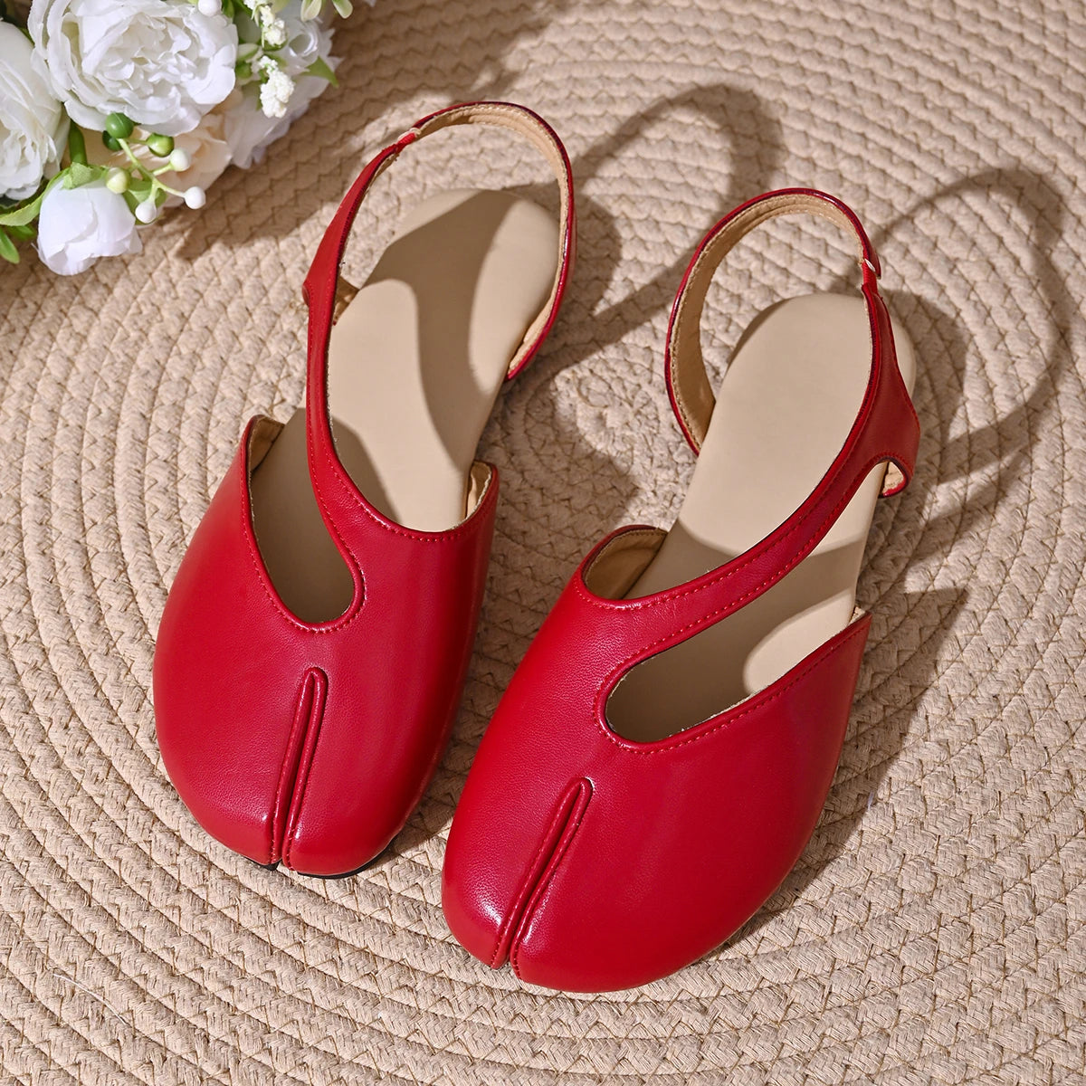 Women Tabi Split Toe Slingback Sandals Soft Leather Closed Toe Back Strap Flat Hollow Casual Summer Beach Shoes
