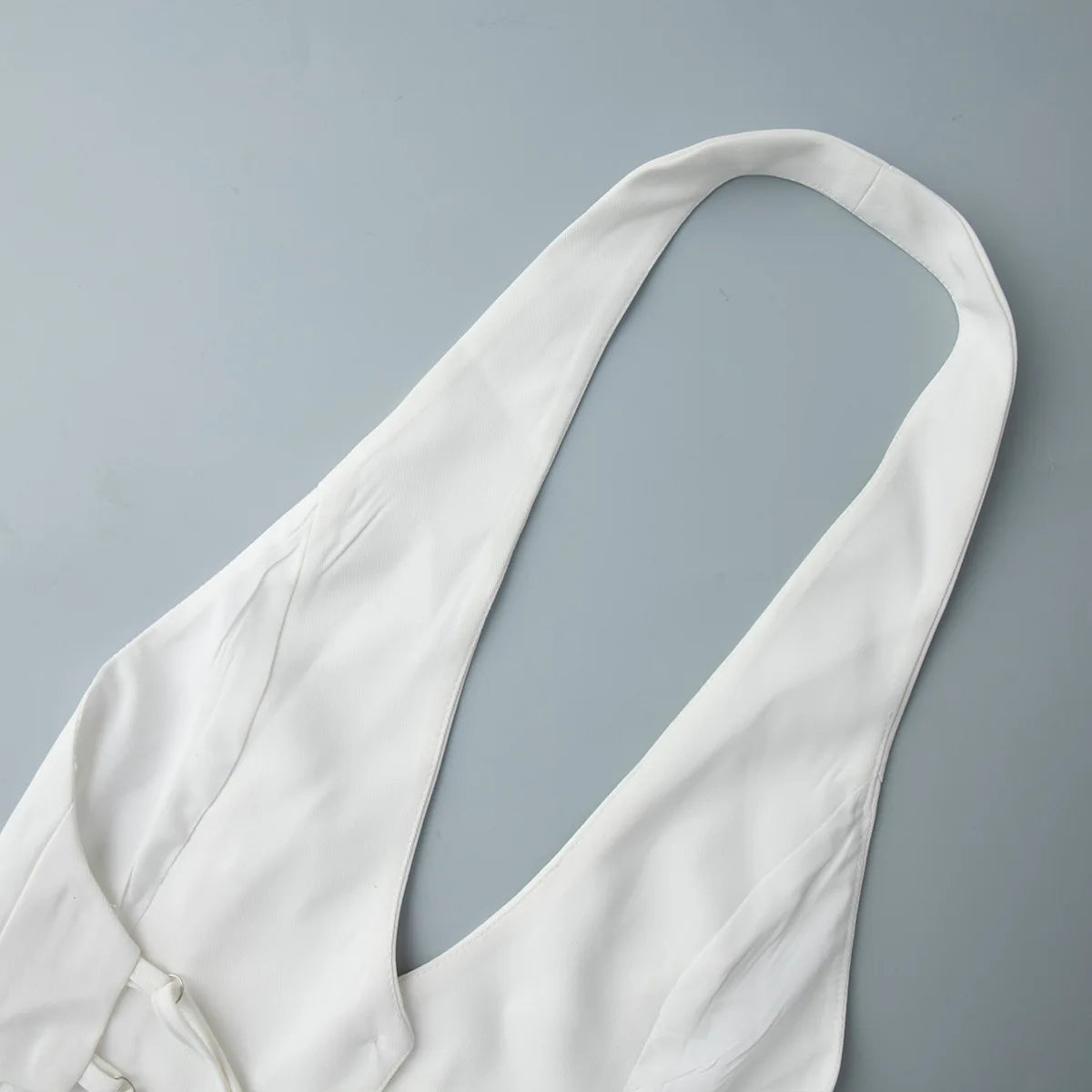 Elegant Halter Neck Backless White Tank Tops Women 2026 Summer Sexy Off Shoulder Buttons Crop Top High Street Lady Solid Vests
