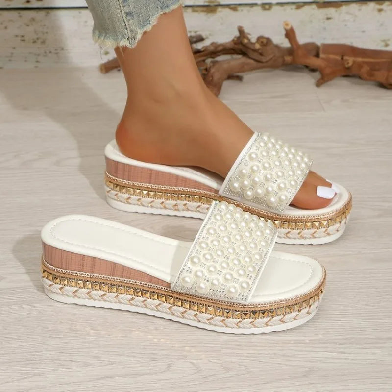 Shiny Crystal Pearl Platform Slippers Women Fashion Rivet Decor Wedge Sandals Woman Summer 2026 Non Slip Thick Sole
