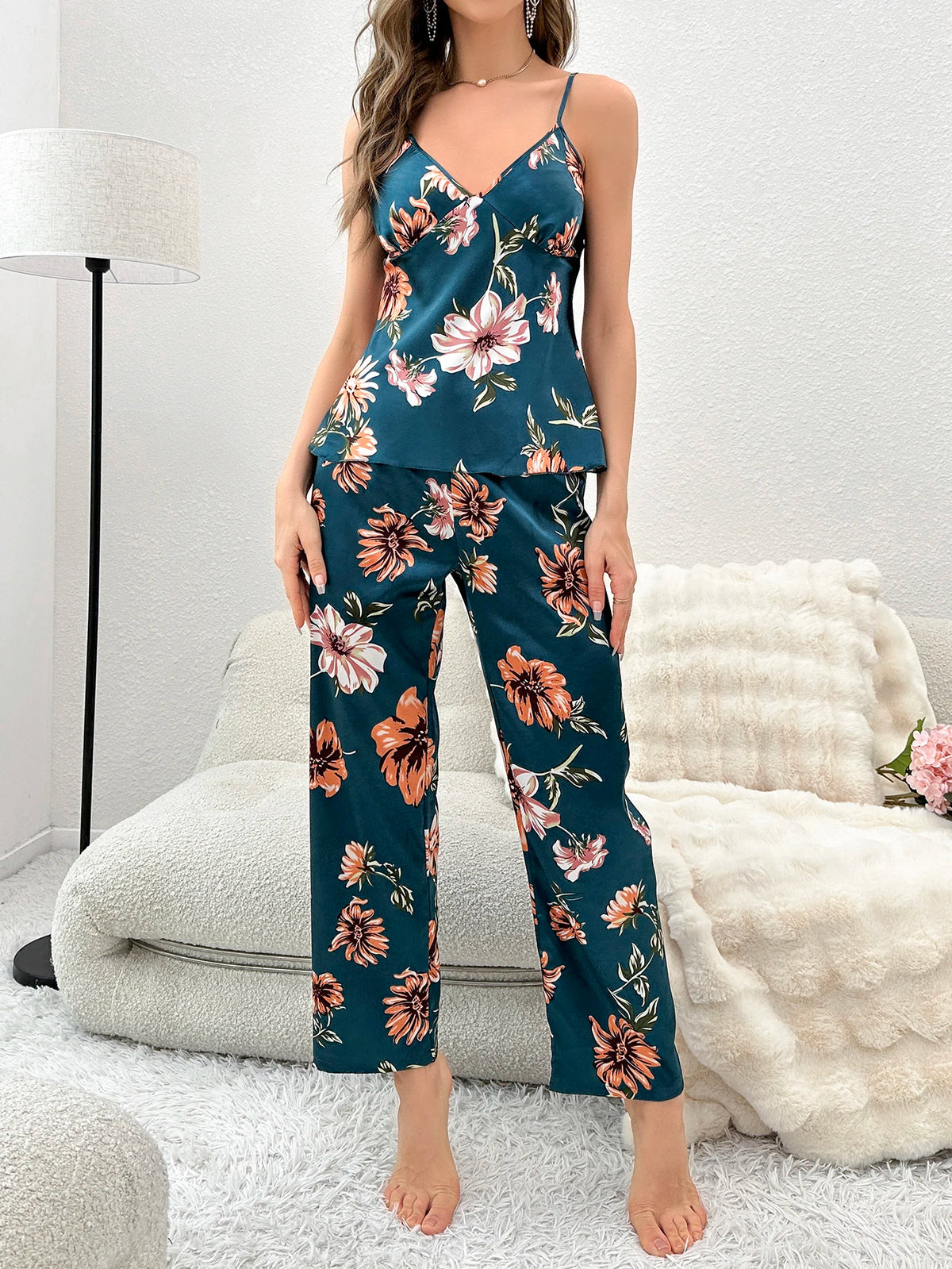 Luxurious Women's V-Neck Pajama Set Retro Elegant Floral Print Cami Top and Pants 2 Piece Loungewearfor Home or Outdoor Wear
