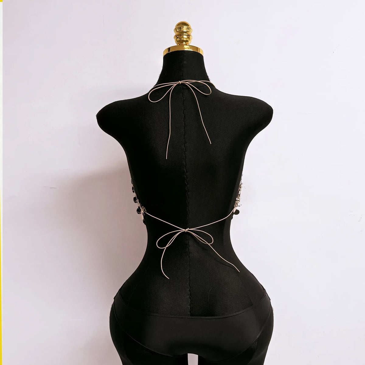 Women's Sequin Halter Tops Fashionable Sleeveless V Neck Open Back Crop Vest for Dance Disco Club Daily Wear