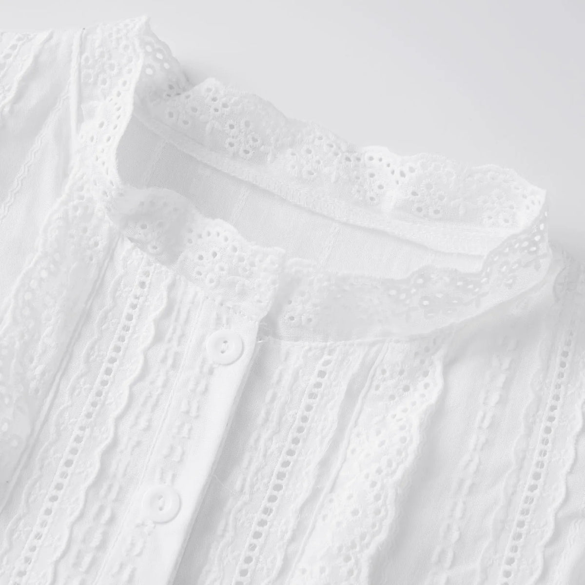 Summer Women’s Button Down Eyelet Tops Solid Color Sleeveless Round Neck Lace Trim Shirts Daily Casual Blouse Summer