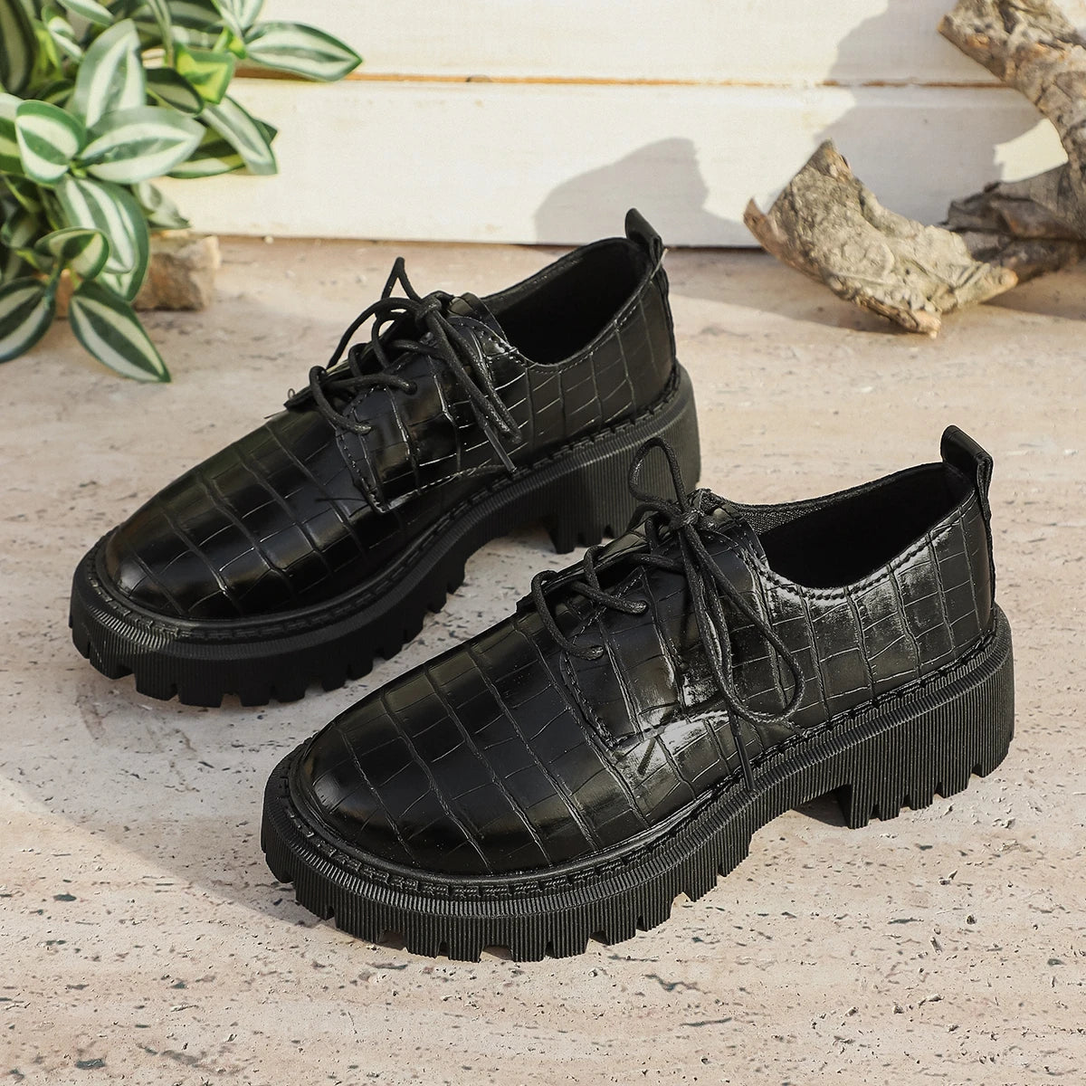 Women Crocodile Pattern Lace‑Up Oxford Shoes Faux Leather Lug‑Sole Platform Round‑Toe Vintage Casual Business Daily Shoes
